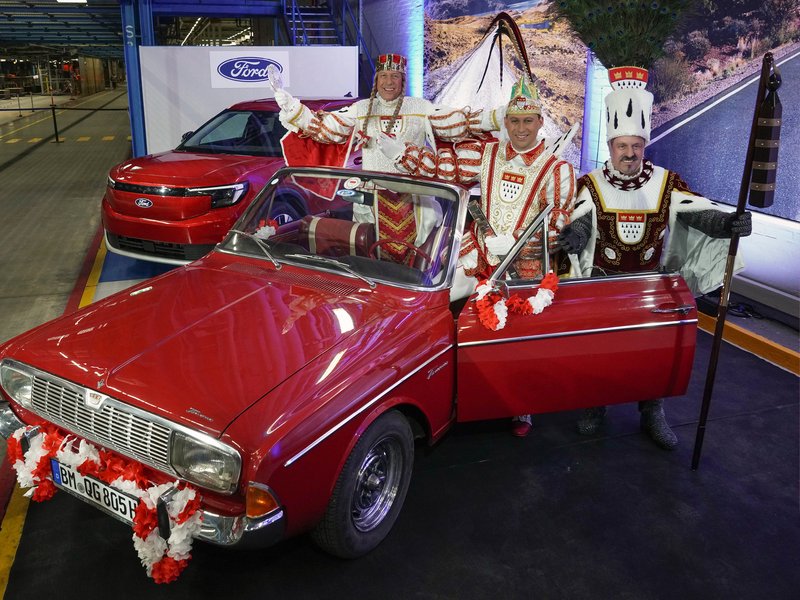 Bild karnevalisten-wollen-auto-fahren.jpg